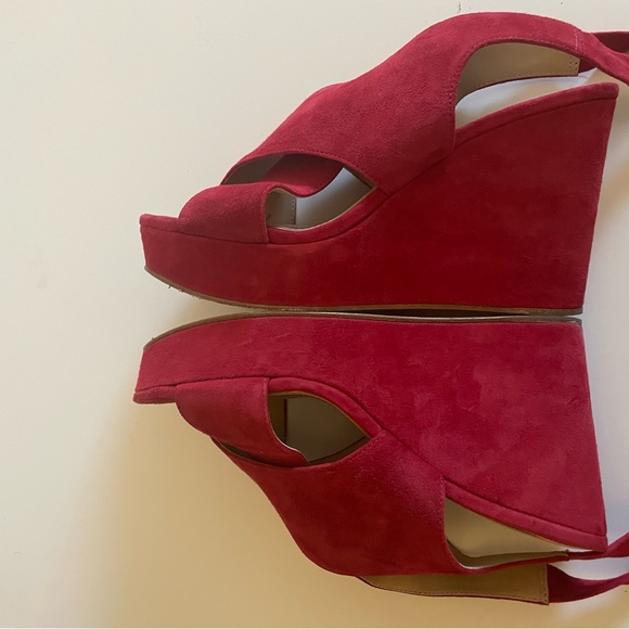 Etienne Aigner Red suede platform sandal with ankle straps. Size 6.5. - Picture 8 of 8